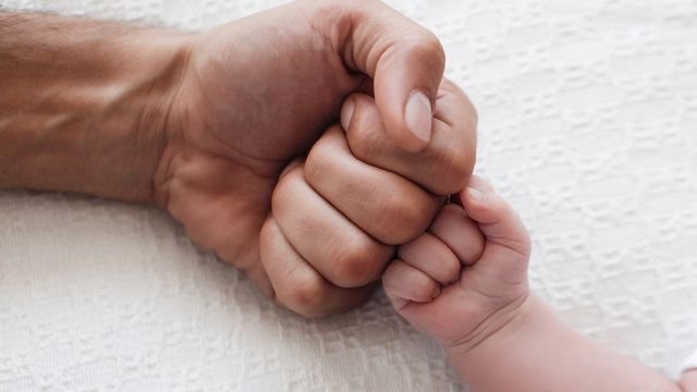 Atanın siqaret çəkməsi övladın metabolizmasına təsir edirmi?