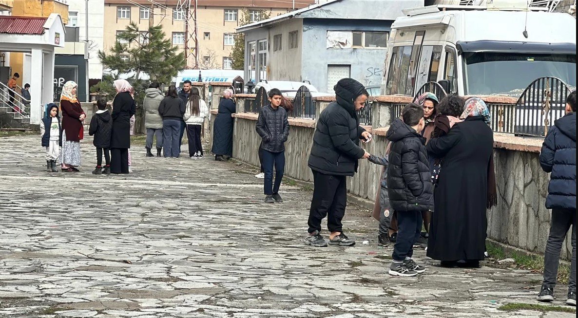 Türkiyədə 5.2 ballıq zəlzələnin ANBAAN VİDEOSU