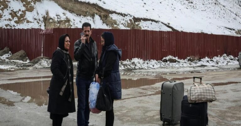 Tehran sakinləri: “İran gözlərimizin qarşısında məhv edilir”