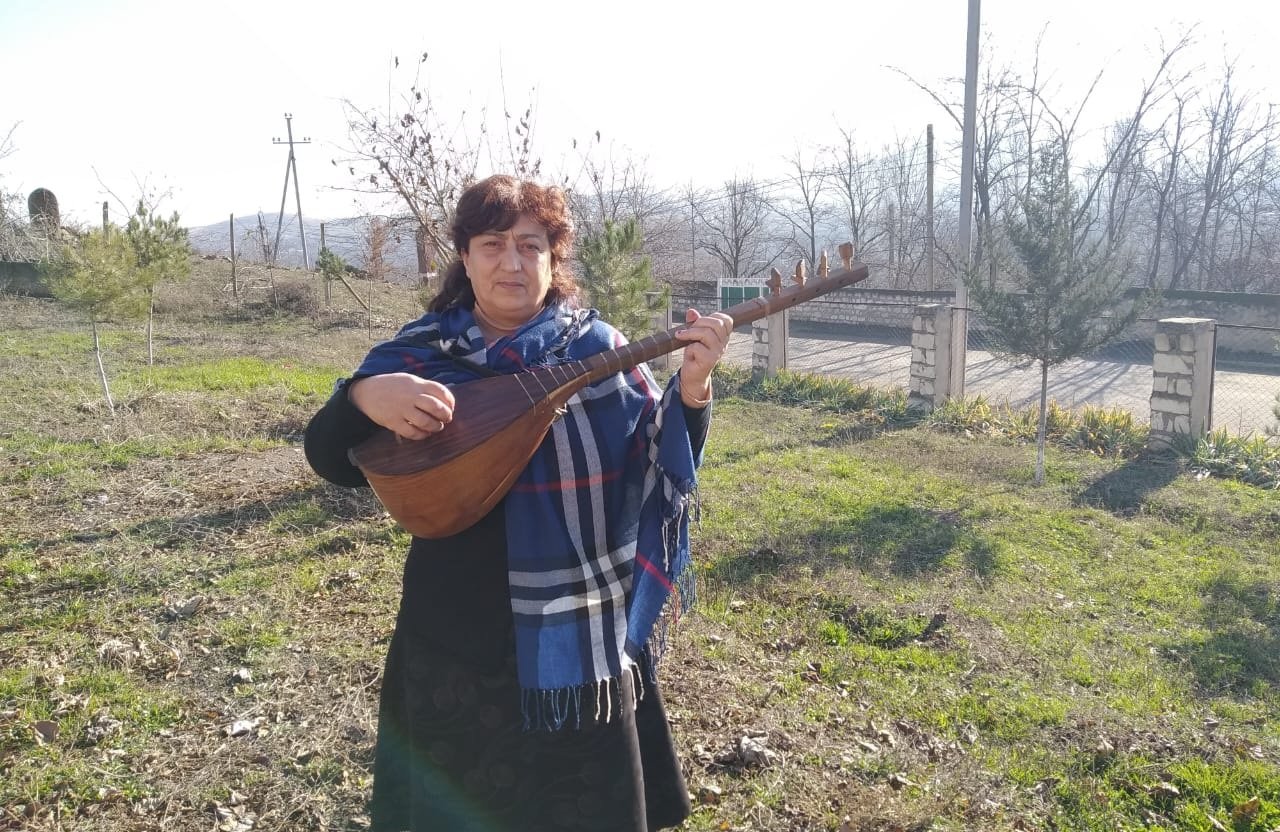 Sazın yaddaşı, sözün nəfəsi və Aşıq İnsafə Əhmədovanın ömür nəğməsi