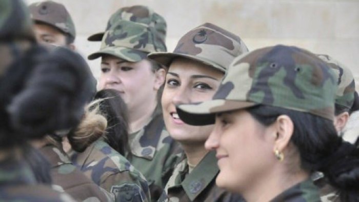 Orduda qadın rəhbərlər: Nə mane olur?