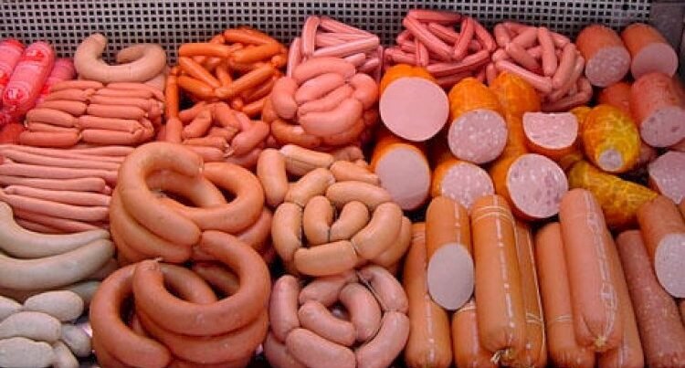 Marketdən aldığınız sosiskaların içindən çıxanlar dəhşətə gətirdi - VİDEO