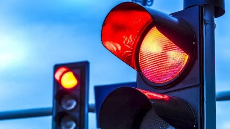 Hansı yollarda qırmızı işıqda keçmək olar? - VİDEO