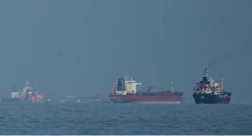 ABŞ İranın 9 gəmisini geri göndərdi