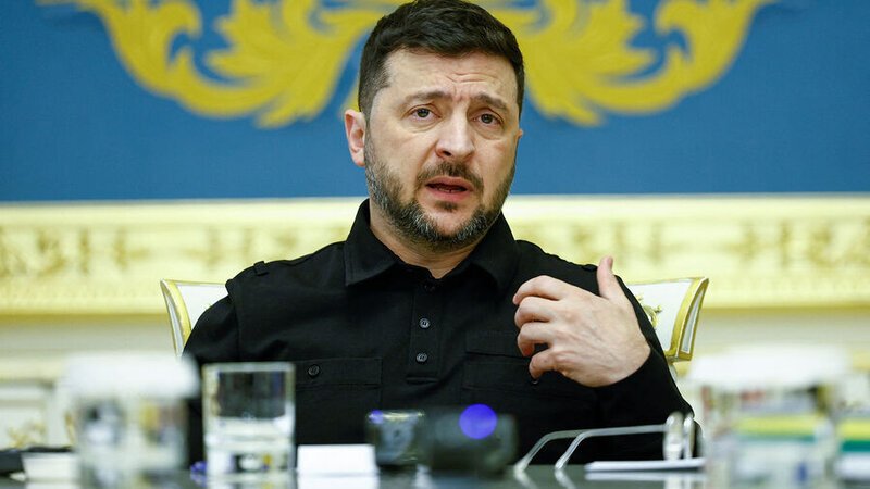 Qalmaqal: Tərcüməçi Zelenskinin çıxışından sonra söyüş söydü