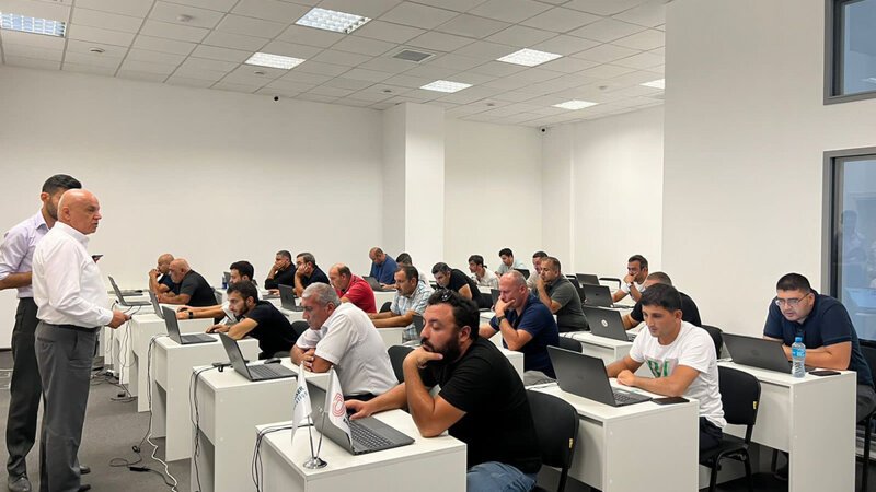 İmtahandan keçən taksi sürücüləri şəhadətnamələrini sabahdan etibarən ala bilərlər