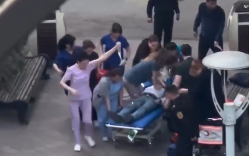 Bakıda kişinin ürəyi dayandı: həkimlər həyata qaytardı - VİDEO