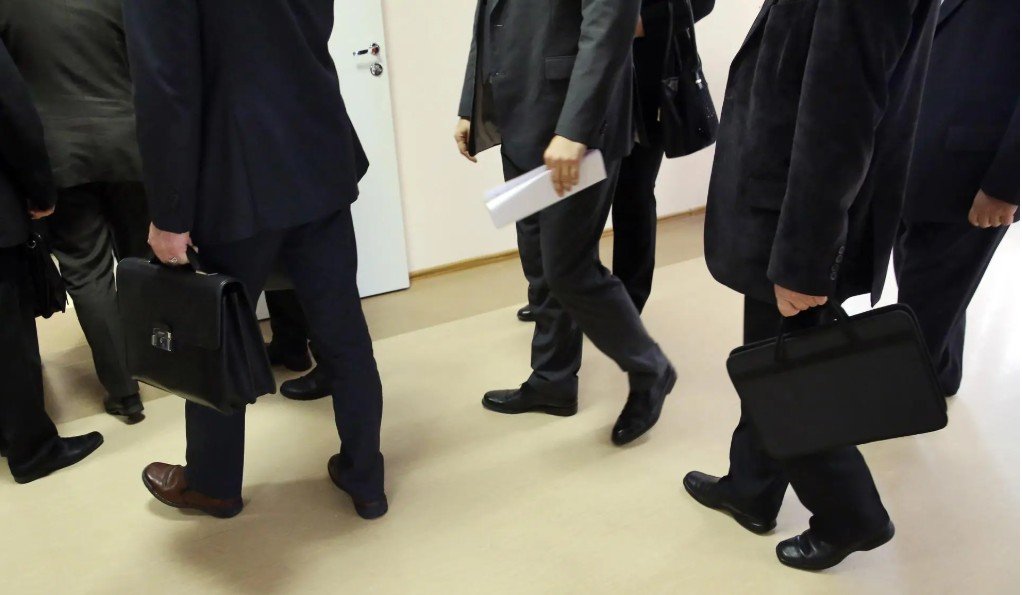 Külli miqdarda yeyinti faktları: niyə heç bir məmur həbs edilmir? – Müəmma