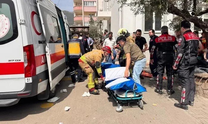 9 nəfəri və özünü öldürən şagirdin anası danışdı