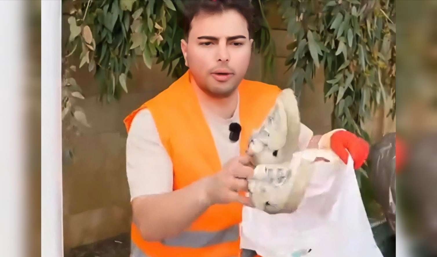 Türk blogerlər Bakıda varlıların zibillərini qarışdırdı - VİDEO