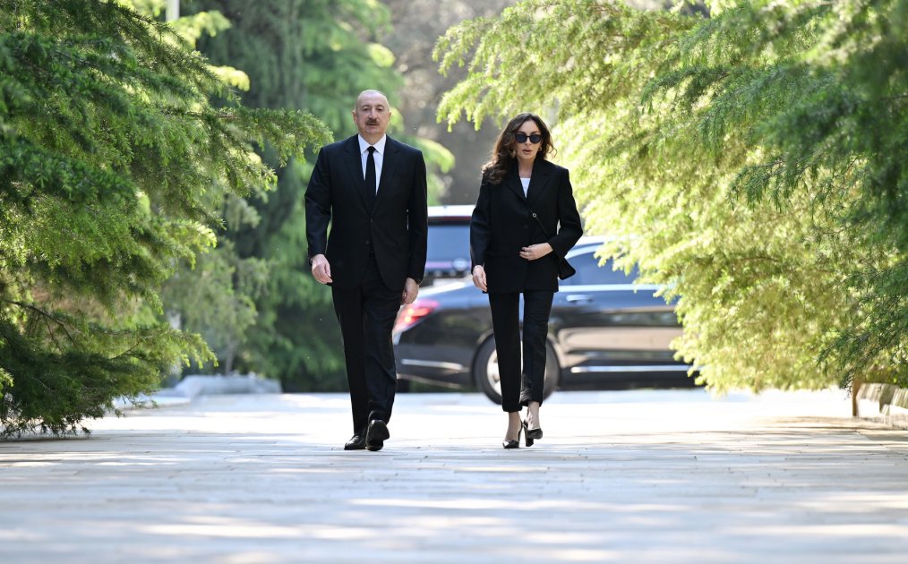 Prezident və birinci xanım Fəxri Xiyabanda – FOTO