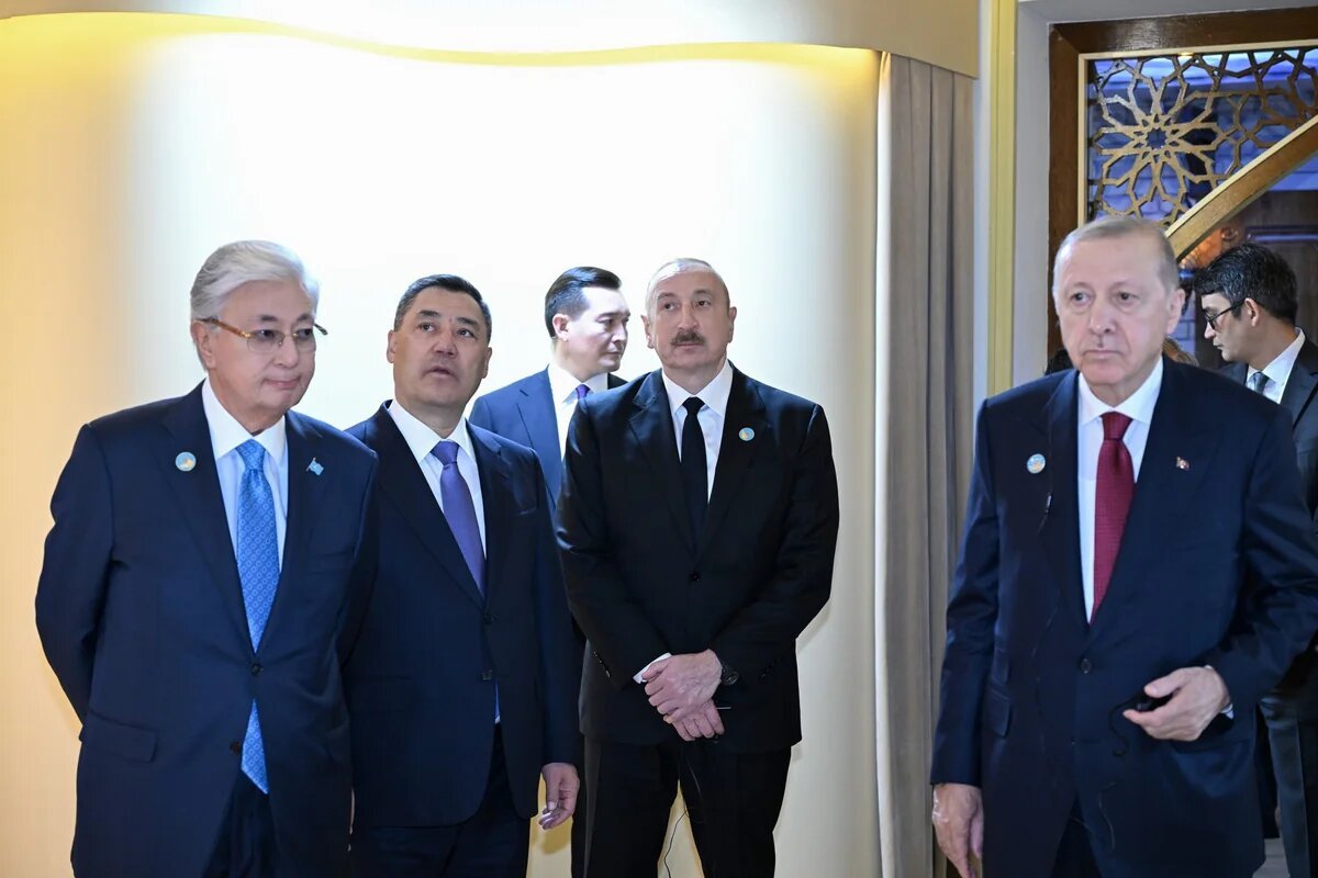 İlham Əliyev Türküstanda bir sıra mədəni məkanlarla tanış oldu