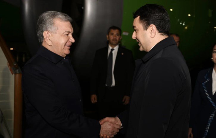 Şavkat Mirziyoyev Azərbaycana gəldi