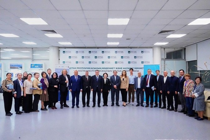 Almatıda Birinci Bakı Türkoloji Qurultayının 100 illiyinə həsr olunmuş Türk Mədəniyyəti və İrsi Fondunun fundamental nəşrləri ictimaiyyətə təqdim edilib