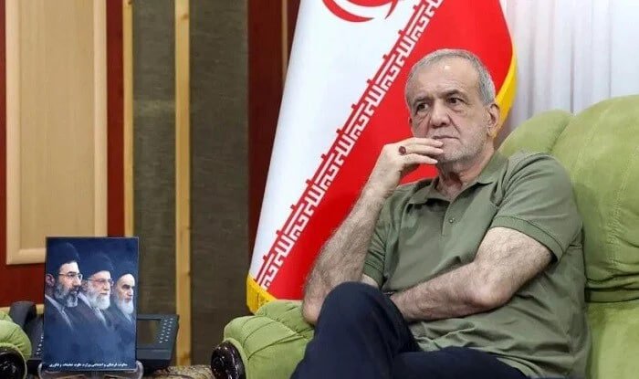 Pezeşkianın köynəyi müzakirə mövzusuna çevrildi - Foto