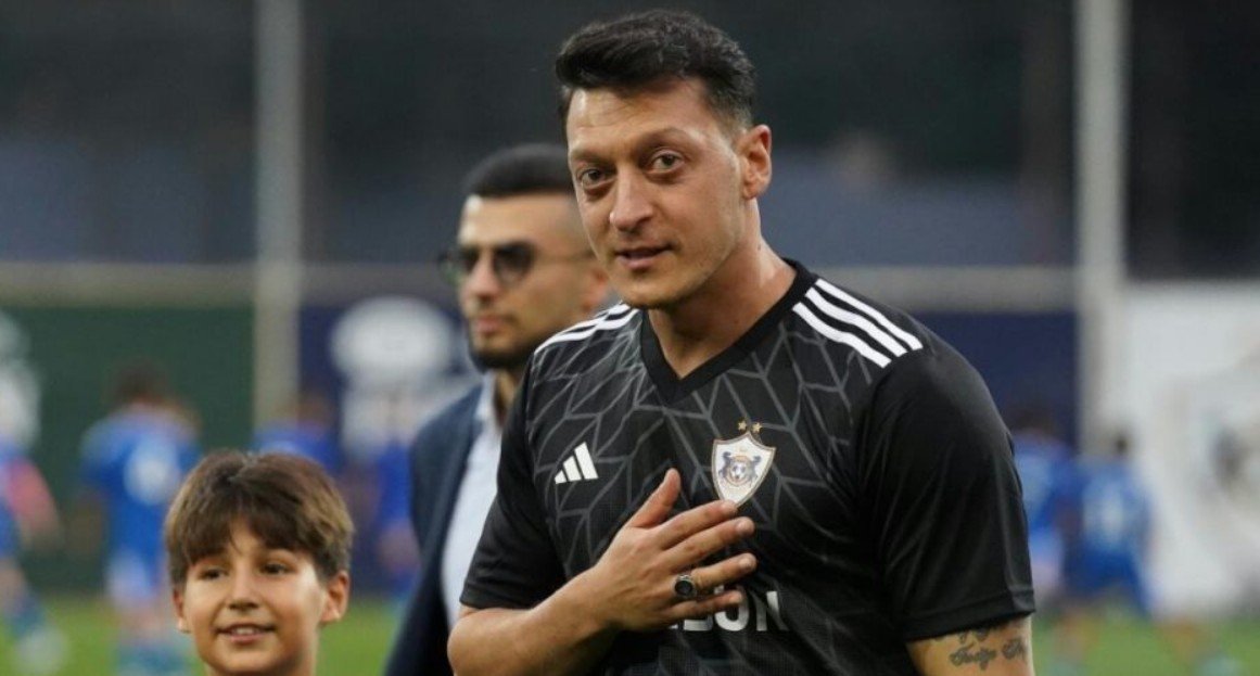 Özildən "Qarabağ" açıqlaması