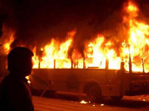 Zəvvarları daşıyan avtobus yandı - 25 ölü var