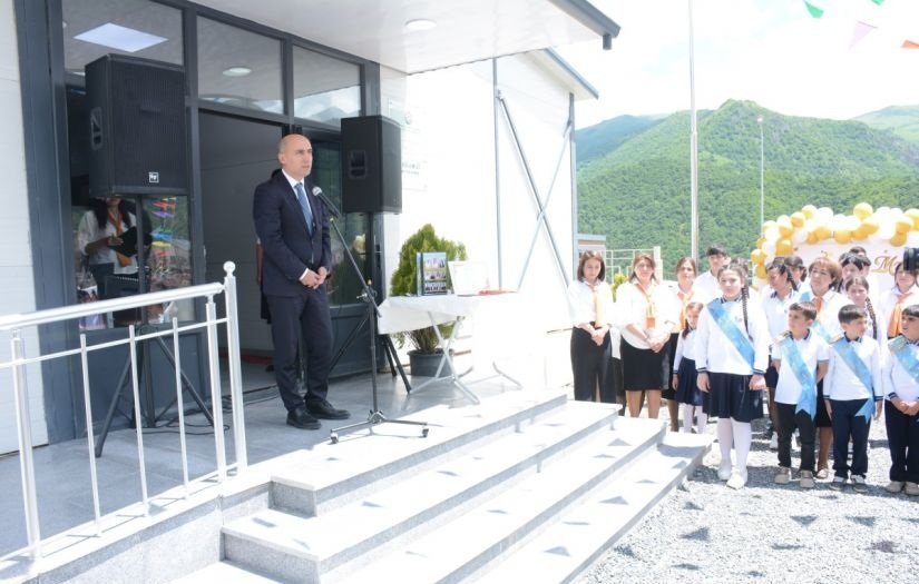 Emin Əmrullayev Kəlbəcərin yeganə məzununun "Son zəng"ində iştirak edib