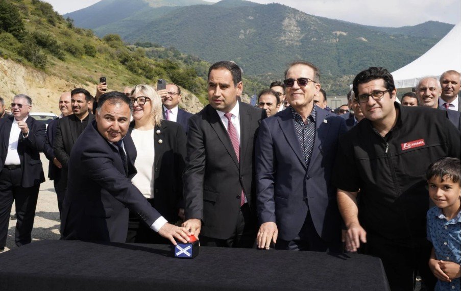 İran və Ermənistan Zəngəzurda YOL TİKİR