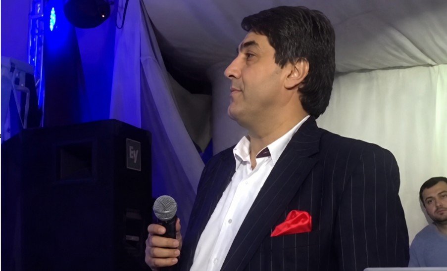 Erməni musiqiçi toyda Azərbaycan mahnısı oxudu, görün nə baş verdi – VİDEO