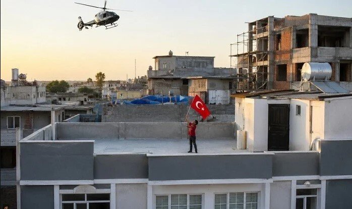 Uşağın polis helikopterinə "salamı": mükafat aldı - Video