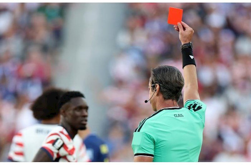 FIFA amerikalı oyunçunun “qırmızı”sını ləğv etdi – Trampın xahişi ilə...