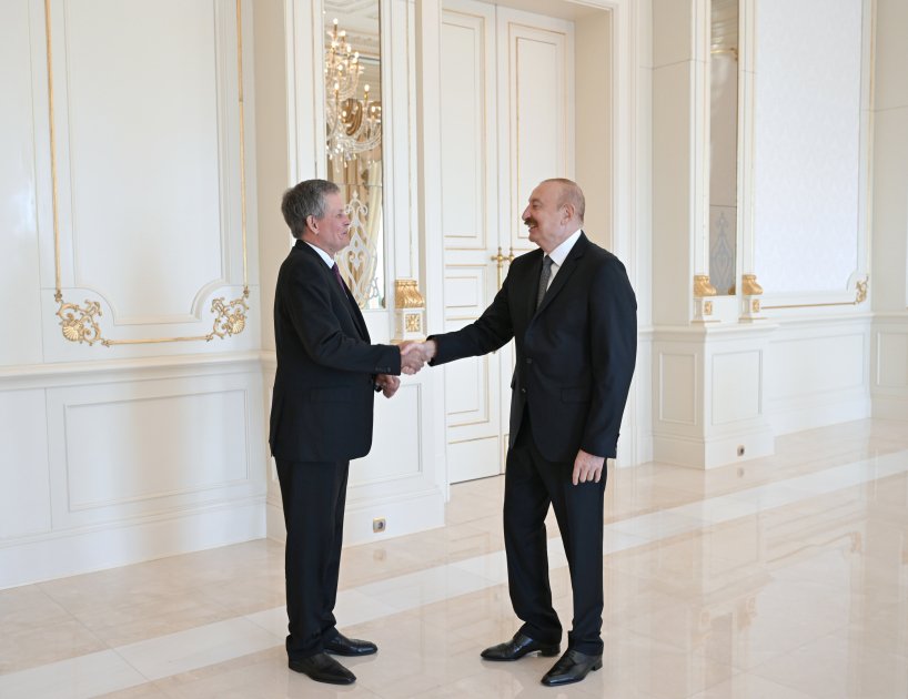 İlham Əliyev amerikalı senatoru qəbul etdi – FOTO