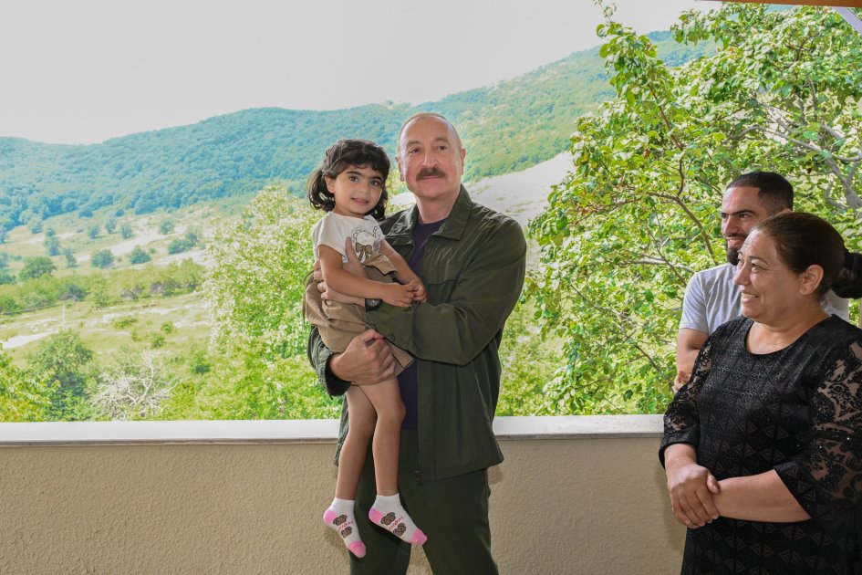 “O biri qız hanı? Onunla ayrı çəkdirərik” – VİDEO