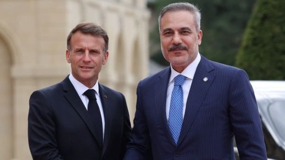 Makron Hakan Fidanı Yelisey Sarayında qarşıladı