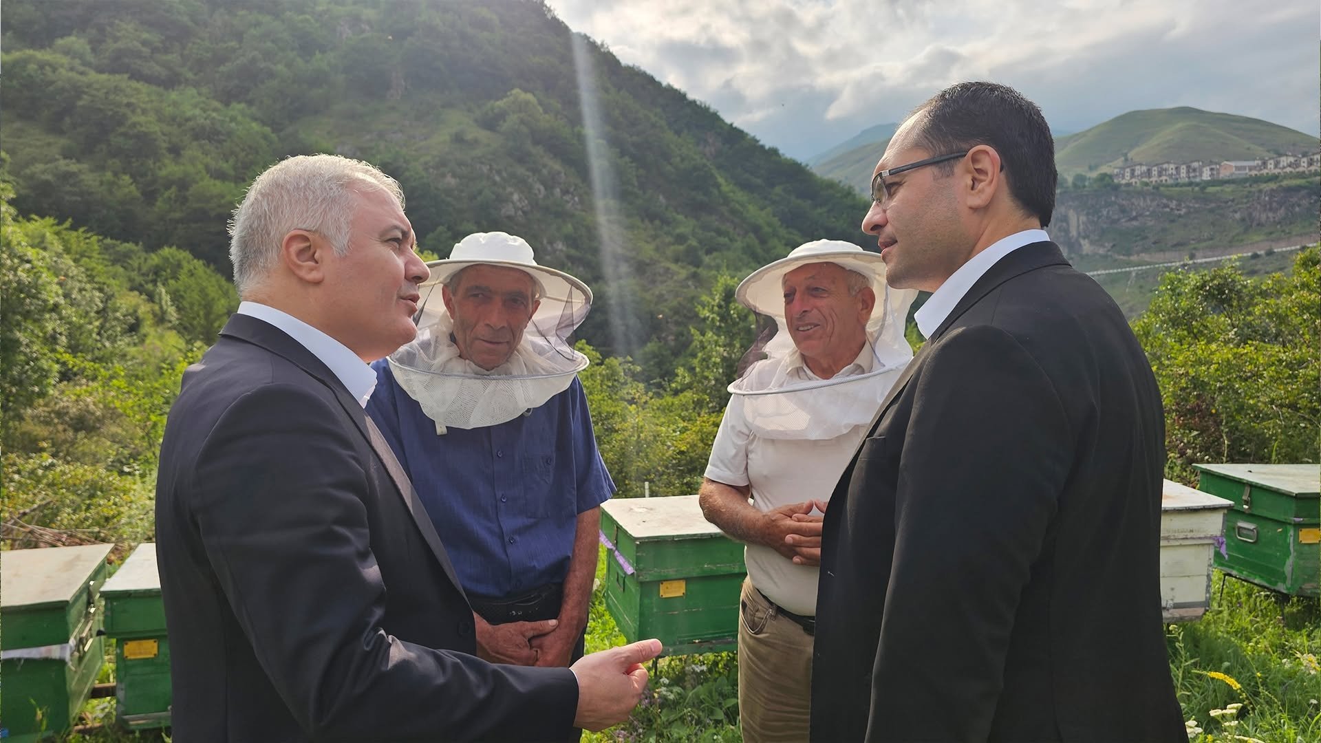 Kəlbəcərdə təsərrüfatlara və tikinti işlərinə baxış keçirilib
