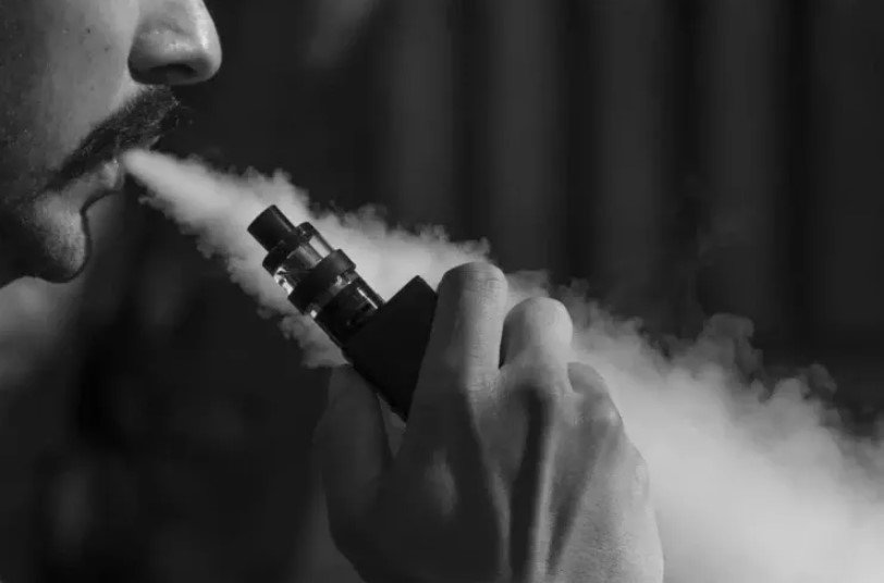 Siqareti atıb elektron siqaretə keçənlərə XƏBƏRDARLIQ: daha tez öldürür - ARAŞDIRMA