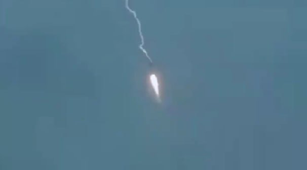 Çində İNANILMAZ HADİSƏ – Komsosa uçan raketi ildırım vurdu – ANBAAN VİDEO