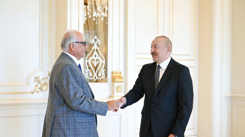 İlham Əliyev Dünya Güləş Birliyinin prezidentini qəbul etdi