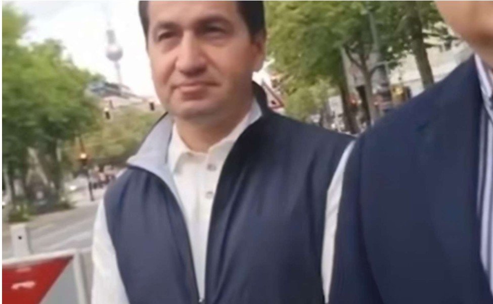 Hikmət Hacıyev və Ceyhun Bayramovdan təxribatçı suallar verən blogerə CAVAB – VİDEO