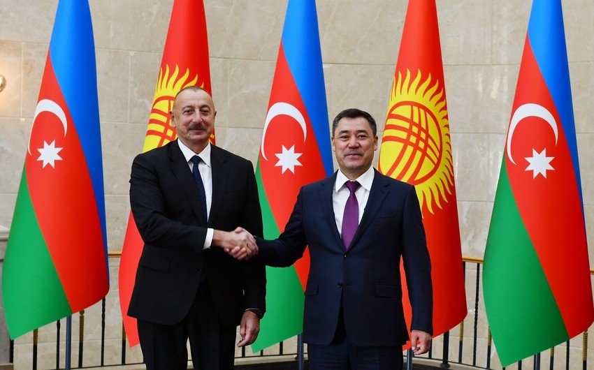 İlham Əliyevin Japarovla təkbətək görüşü keçirildi