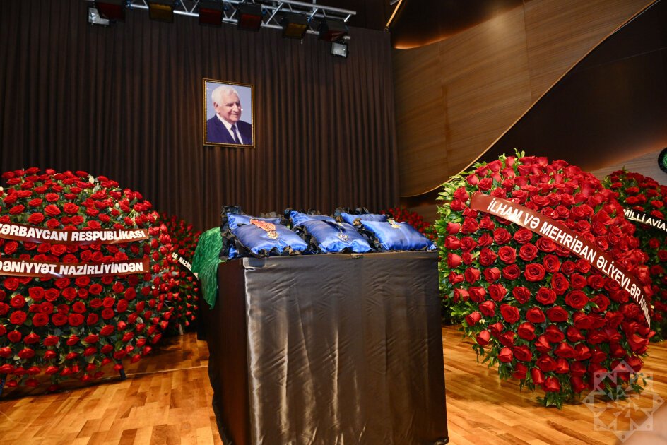 Xalq şairi Nəriman Həsənzadə ilə vida mərasimi keçirildi - FOTO
