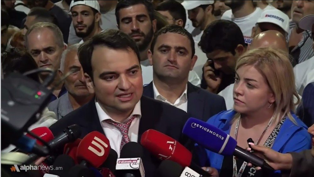 Erməni deputat: “Azərbaycanlılar Qərbi Azərbaycana qayıtmaqdan danışırlar”