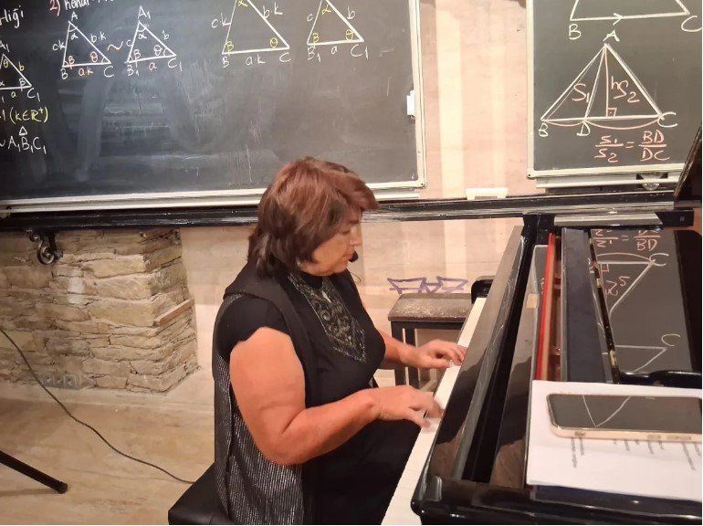 Azərbaycanlı musiqi terapevti Türkiyədə unudulmaz sənət gecəsinə imza atdı - FOTO