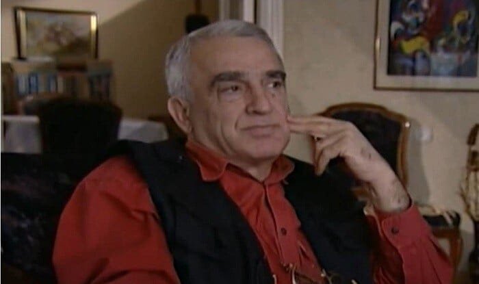 "Mən haqsızam, sən haqlısan,
Dünya, mənlə vuruş görüm..."
 Çingiz Əlioğlu