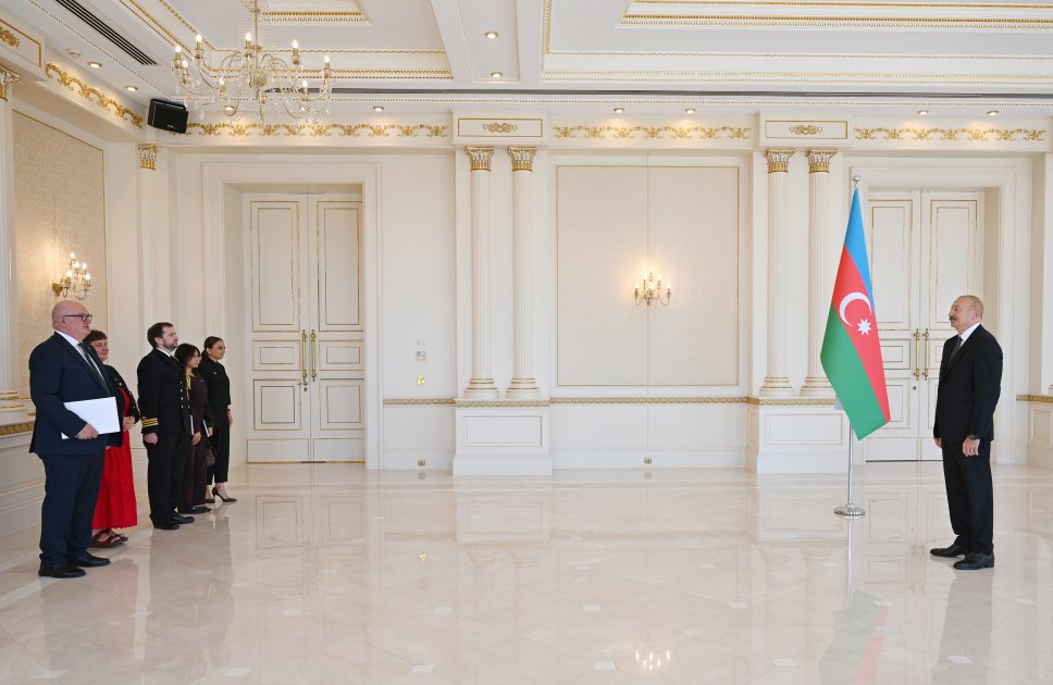 Prezident Böyük Britaniyanın yeni səfirinin etimadnaməsini qəbul etdi – FOTO