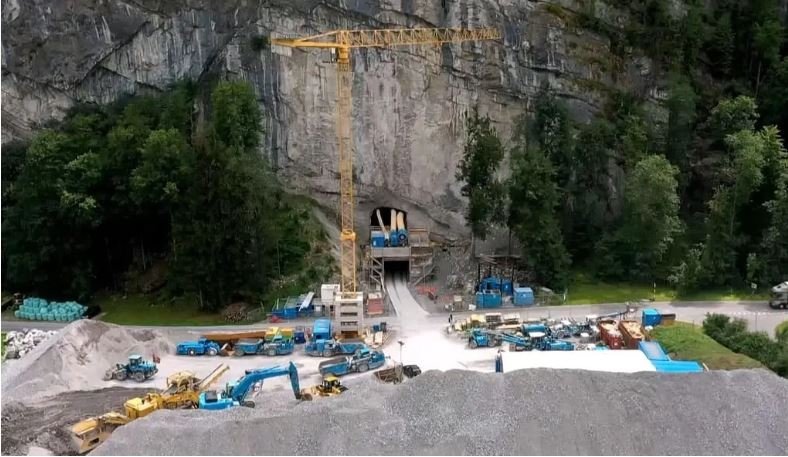 Alp dağlarının altında milyarderlər üçün bunker tikilir