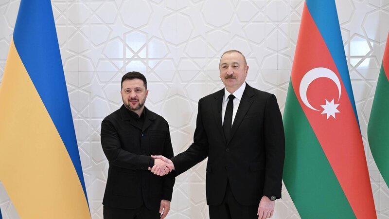 İlham Əliyev Zelenskini təbrik etdi