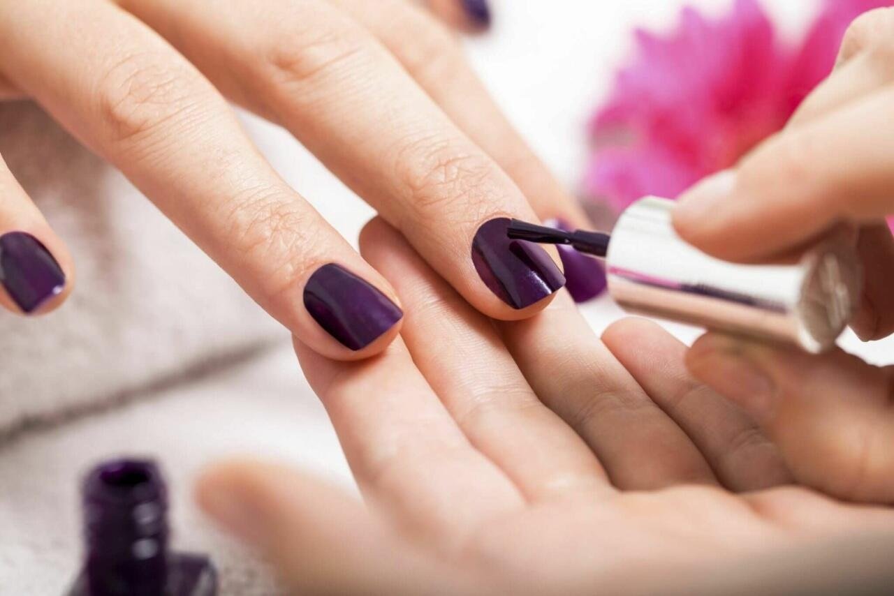 Dermatoloqdan XƏBƏRDARLIQ: Dırnaq boyası xərçəng riski yaradır
