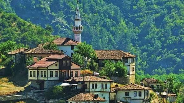 Albanlar: Tarixi yaddaş, kimlik və Qafqaz Albaniyası məsələsinə yeni baxış