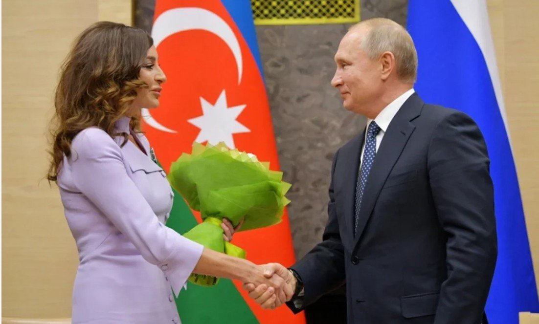 Putin Mehriban Əliyevanı təbrik edib