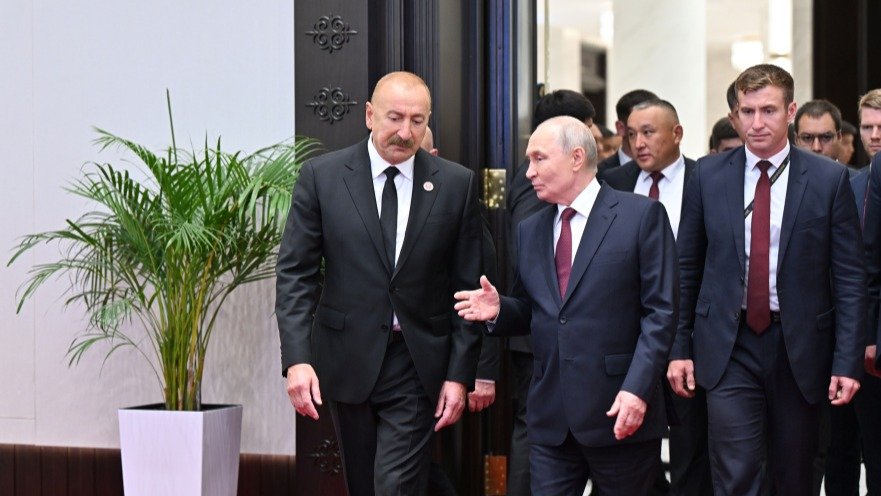 İlham Əliyev Vladimir Putinlə ayaqüstü söhbət etdi – FOTO/VİDEO