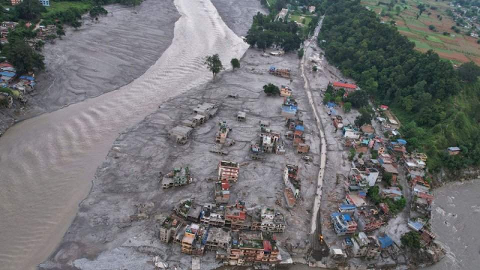 Nepaldakı daşqınlarda möcüzə: 9 gün sonra xilas edildilər