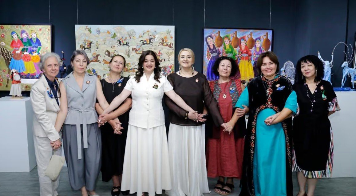 Bakıda “İpək tək səma” Kukla Biennalisinin açılışı keçirilib