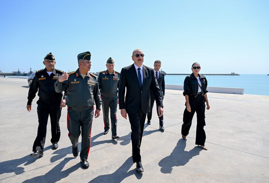 İlham Əliyev Hərbi Dəniz Qüvvələrində - FOTO