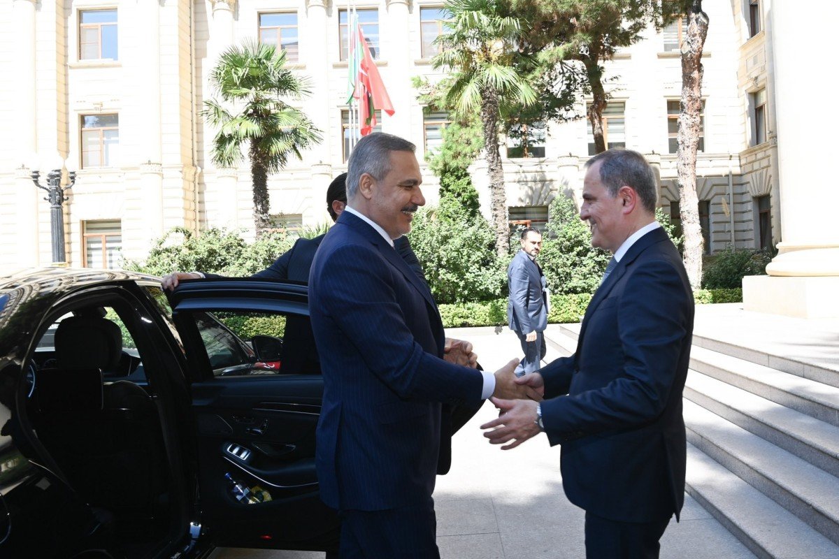 Ceyhun Bayramovun Hakan Fidanla təkbətək görüşü keçirilir